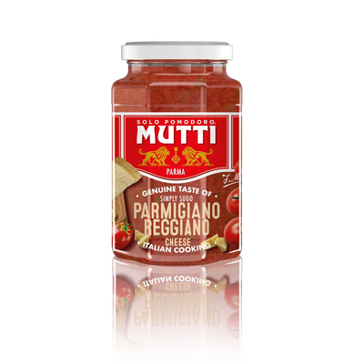 Mutti paradižnikova omaka s sirom Parmigiano Reggiano in olivnim oljem 400g
